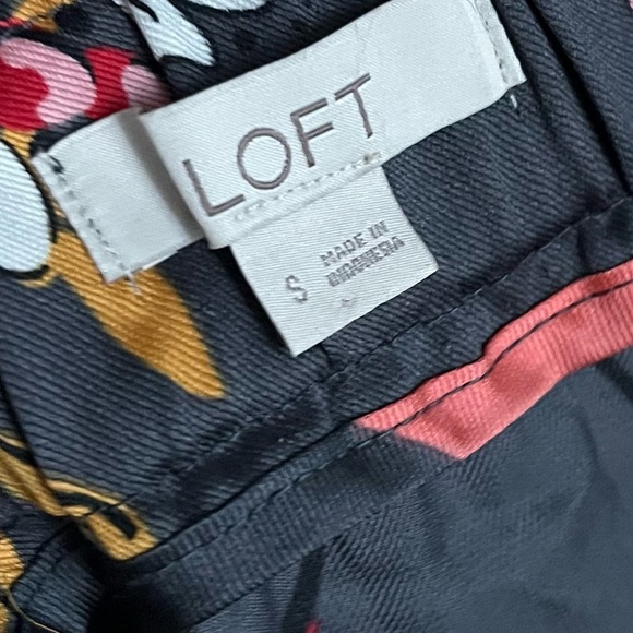 Loft • Black Pink Red Floral Skirt - Picture 4 of 5